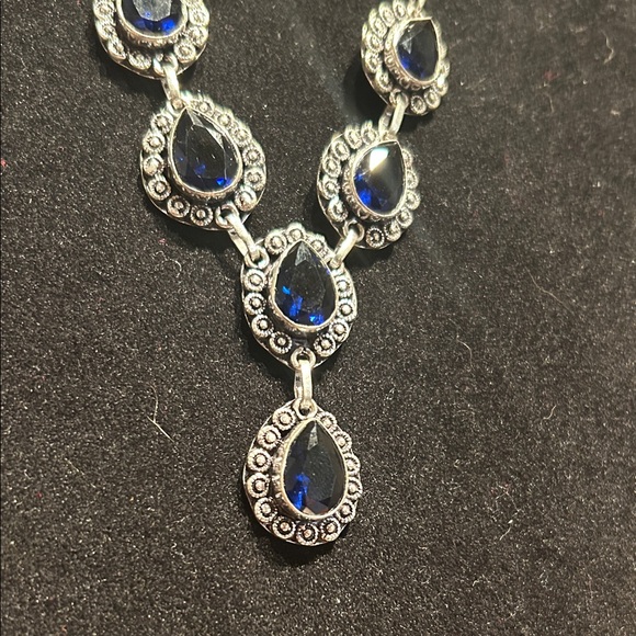 Blue sapphire Gemstone 925
Silver Handmade
Necklace Size 16” - Picture 3 of 9